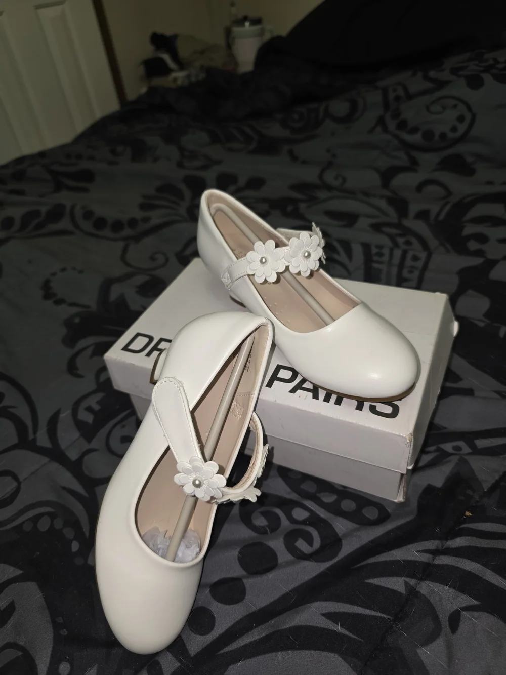 Dream Pairs White Girls Mary Jane Dress Shoes with Floral Strap